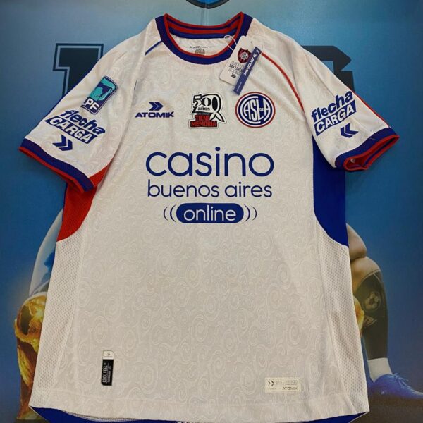 Camiseta alternativa de San Lorenzo 2026 jugador a elección parche 50 años tiene memoria
