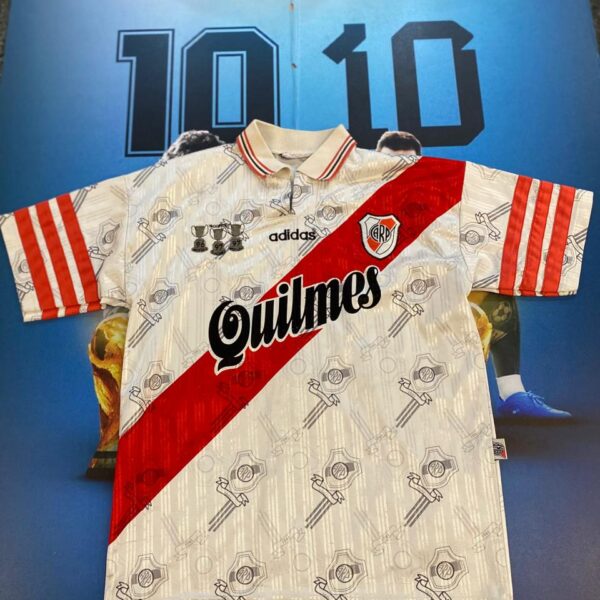 Camiseta de river de 1997 tricampeón talle 14 niño 7