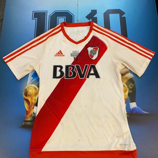 Camiseta de river despedida de Cavenaghi talle S.