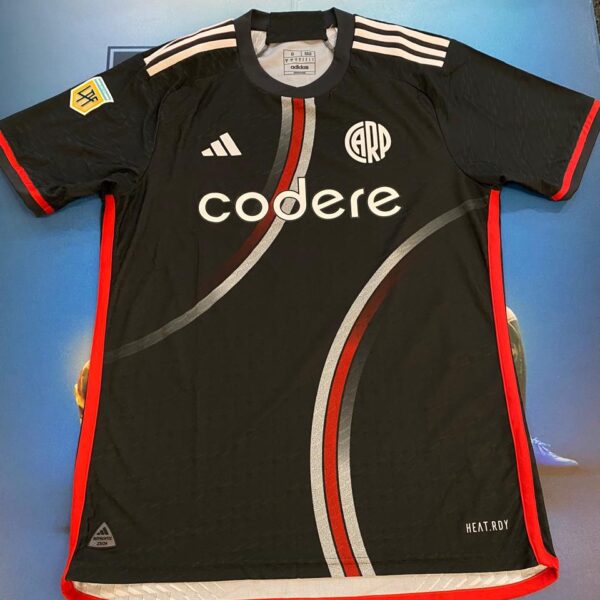 Camiseta alternativa de River Plate versión jugador 19 Echeverri talle L