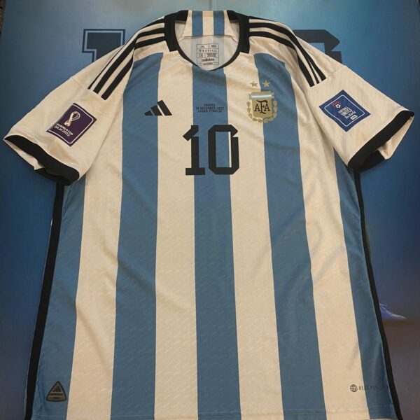 Camiseta de la selección Argentina versión jugador mundial Qatar 2022 10 Messi talle XL