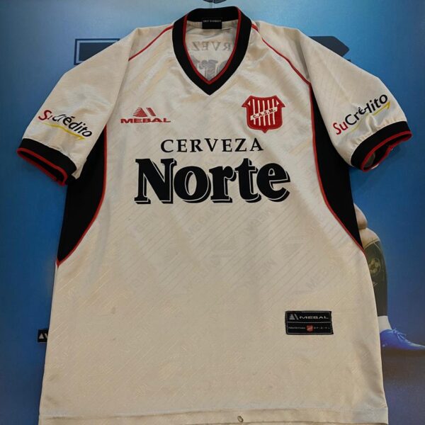 Camiseta de San Martín de Tucumán 2001 2002 9 talle L