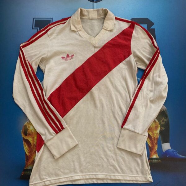 Camiseta mangas largas de River Plate año 1983 usada por 6 Daniel Passarella talle 40