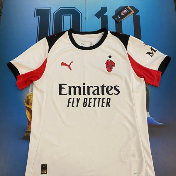 Camiseta del Milán alternativa 2026 talle M  14  modric