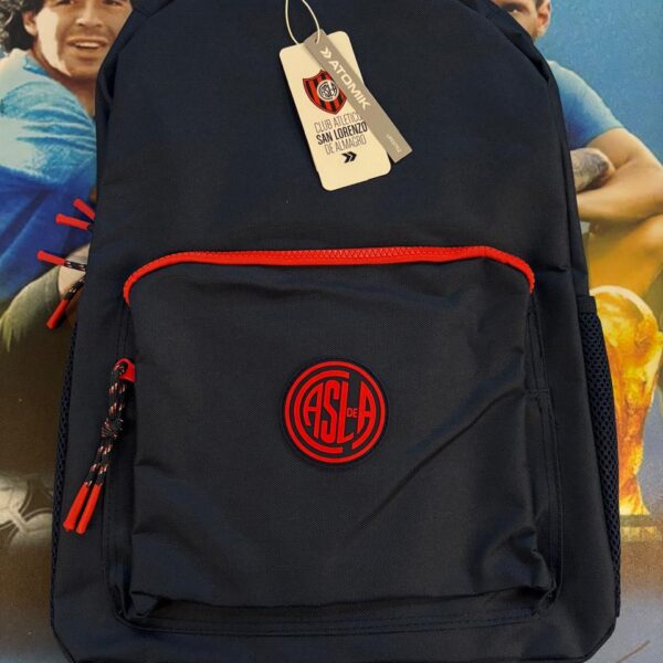 Mochila de San Lorenzo 2026 azul y roja con bolsillo