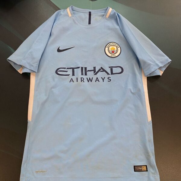 Camiseta del Manchester City versión jugador año 2017 33 Jesus talle M