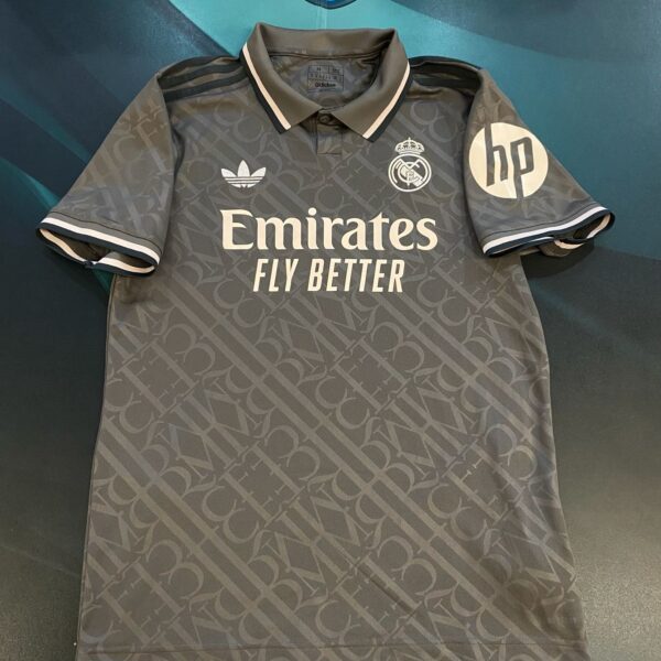 Camiseta alternativa del Real Madrid 9 Mbappe talle M