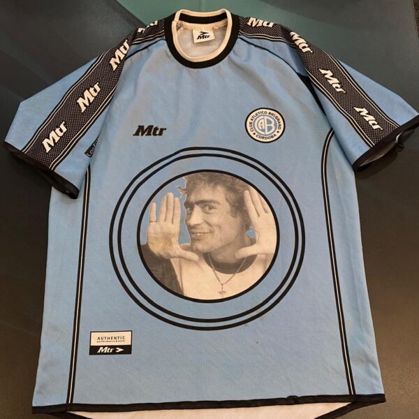Camiseta de Belgrano año 2001 talle L