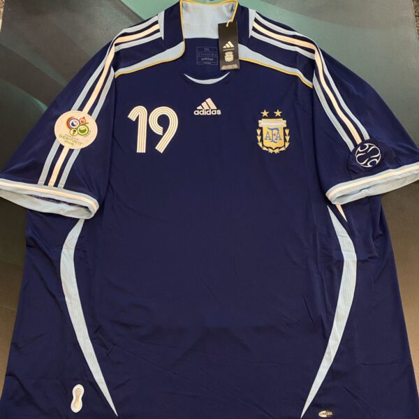 Camiseta alternativa de la Selección Argentina reedicion año 2006 19 Messi talle XXL