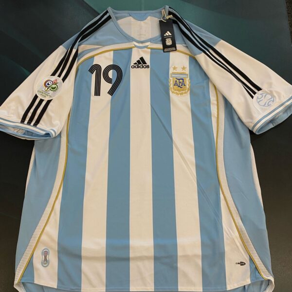 Camiseta de la Selección Argentina reedicion año 2006 19 Messi talle XL