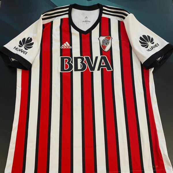 Camiseta de River Plate 2018 24 Perez talle XXL