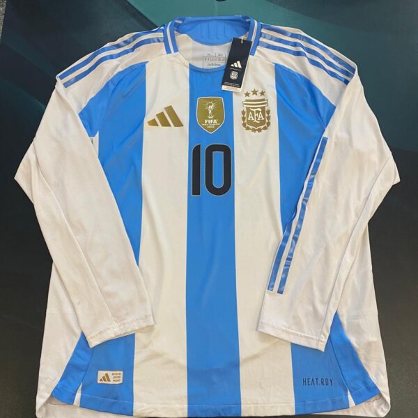 Camiseta mangas largas de la selección Argentina versión jugador 10 Messi talle XL