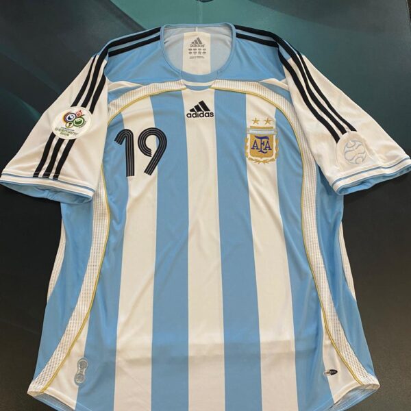 Camiseta de la selección Argentina  año 2006 19 Messi talle L