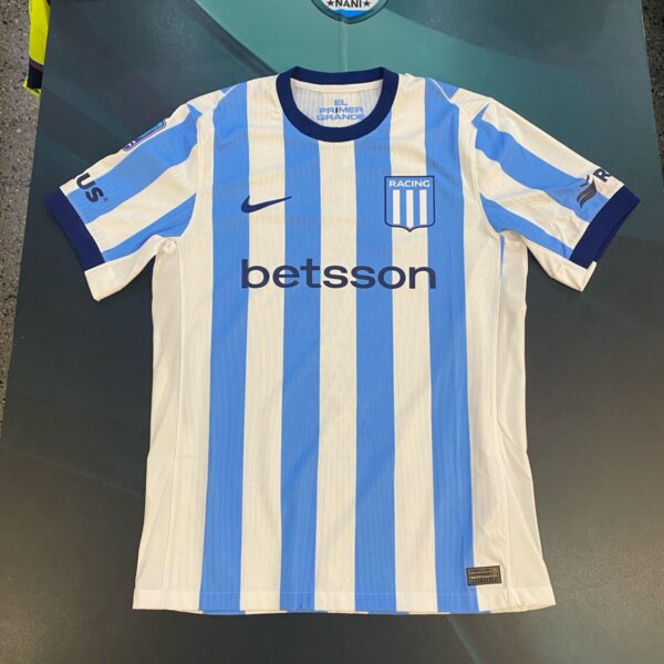 Camiseta de racing titular talle M versión jugador  9  martinez