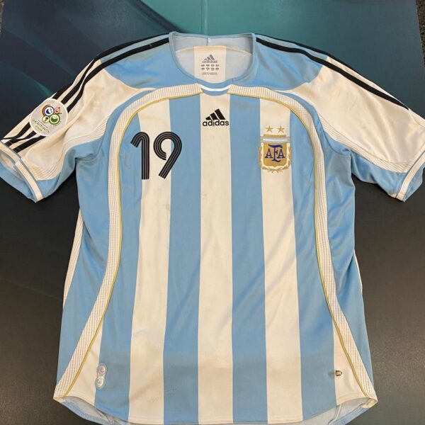 Camiseta de la selección argentina 2006 talle L 19 messi