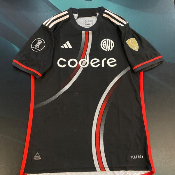 Camiseta alternativa de River Plate versión jugador 30 Mastantuono talle M