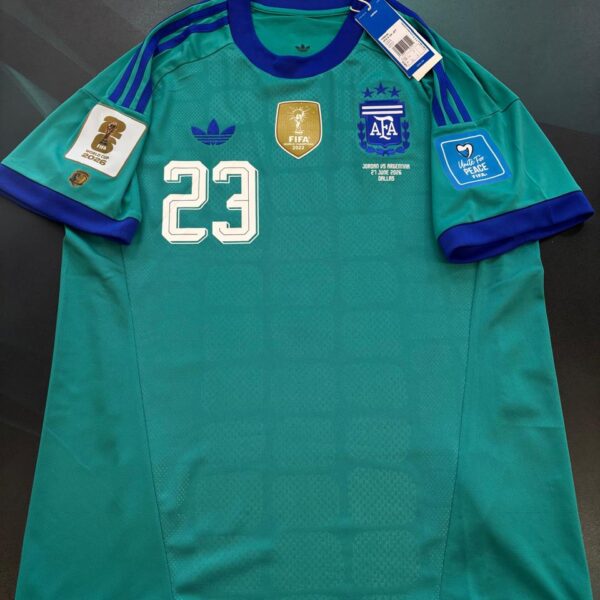 Camiseta de arquero de la selección argentina 23 dibu martinez partido vs jordania