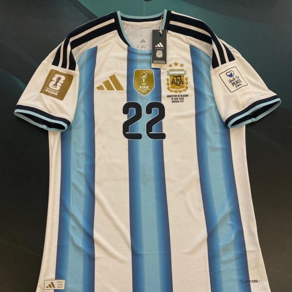 Camiseta de la selección Argentina versión jugador mundial 2026 vs Argelia 22 Martinez talle M
