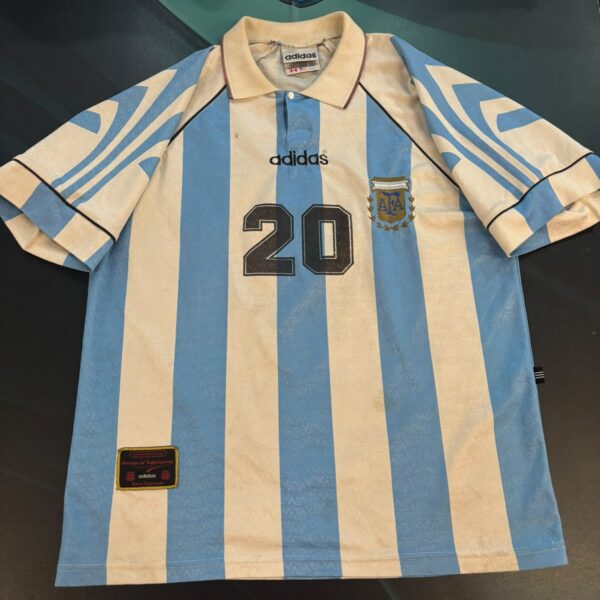 Camiseta de la selección Argentina 1997 usada por 20 Gallardo talle 4