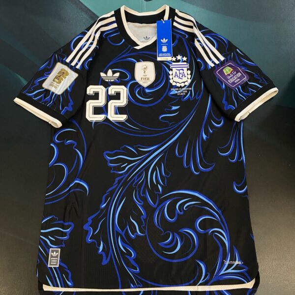 Camiseta alternativa de la selección Argentina versión jugador mundial 2026 vs Inglaterra 22 Lautaro Martinez talle M