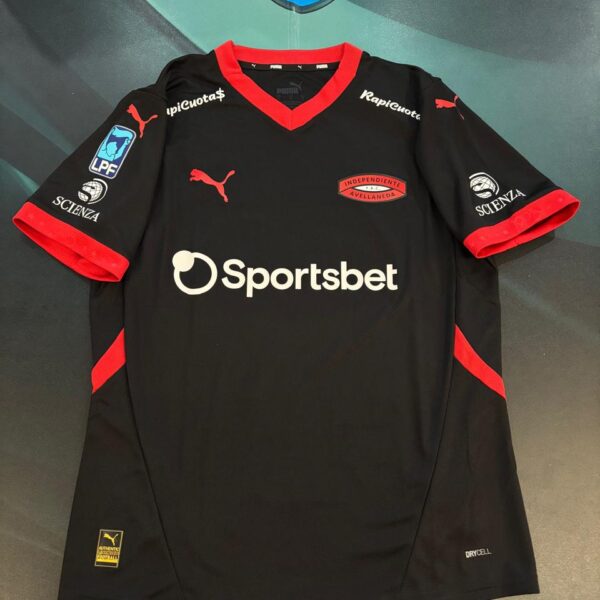 Camiseta alternativa de Independiente 22 Zabala talle S