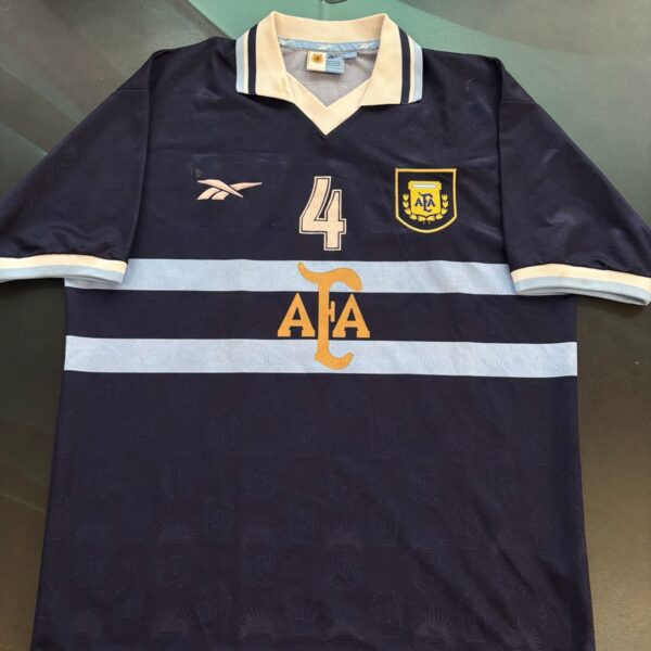 Camiseta alternativa de la selección Argentina mundial sub 20 Nigeria 1999 4 Juan Fernandez talle L
