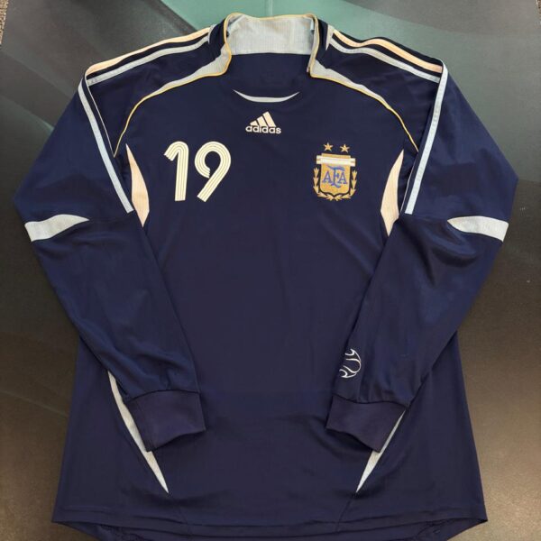 Camiseta alternativa mangas largas de la selección Argentina 2006 2007 19 Messi talle L