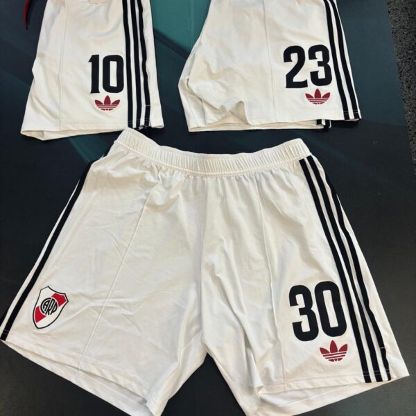 Nuevo short alternativo de River Plate 2026 versión de juego jugador 23 talle XL