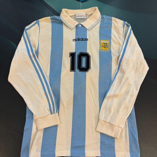 Camiseta mangas largas de la selección Argentina  10 Maradona talle 3
