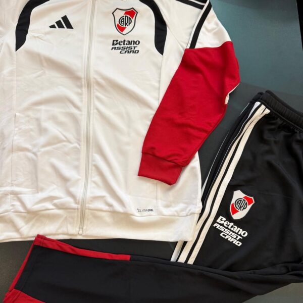 Conjunto nuevo de River Plate con sponsors talle XL