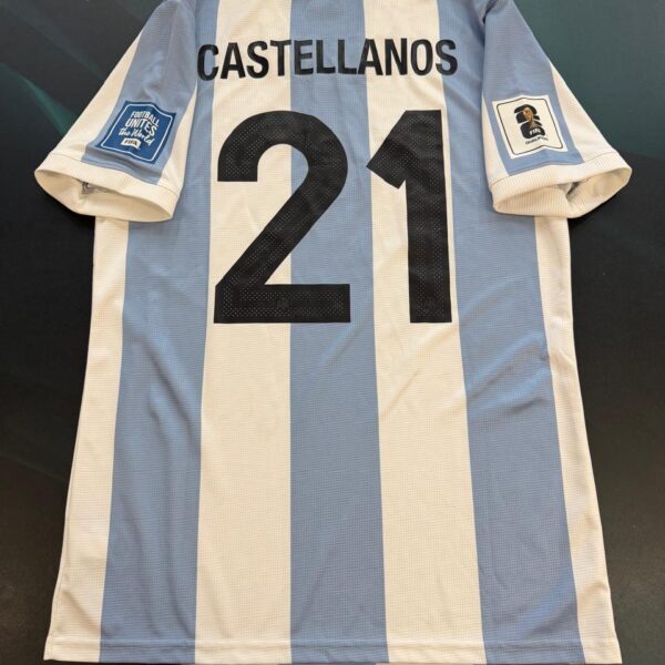 Camiseta aniversario de la selección argentina firmada por Leo Messi !