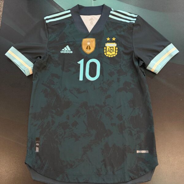 Camiseta alternativa de la Selección Argentina versión jugador 10 Messi talle 6
