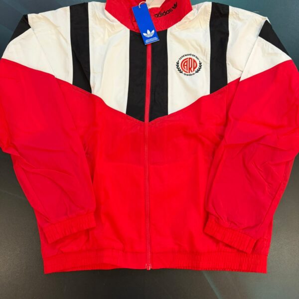 campera deportiva EQT River Plate 2026