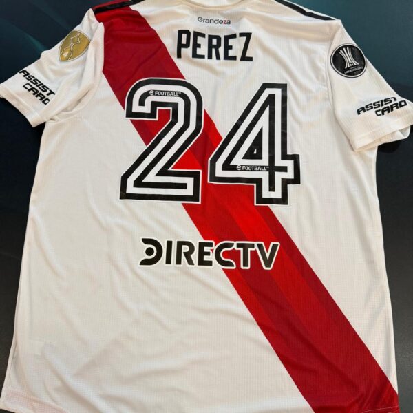 Camiseta titular River Plate 2023 2024 talle XL versión de juego 24 Pérez